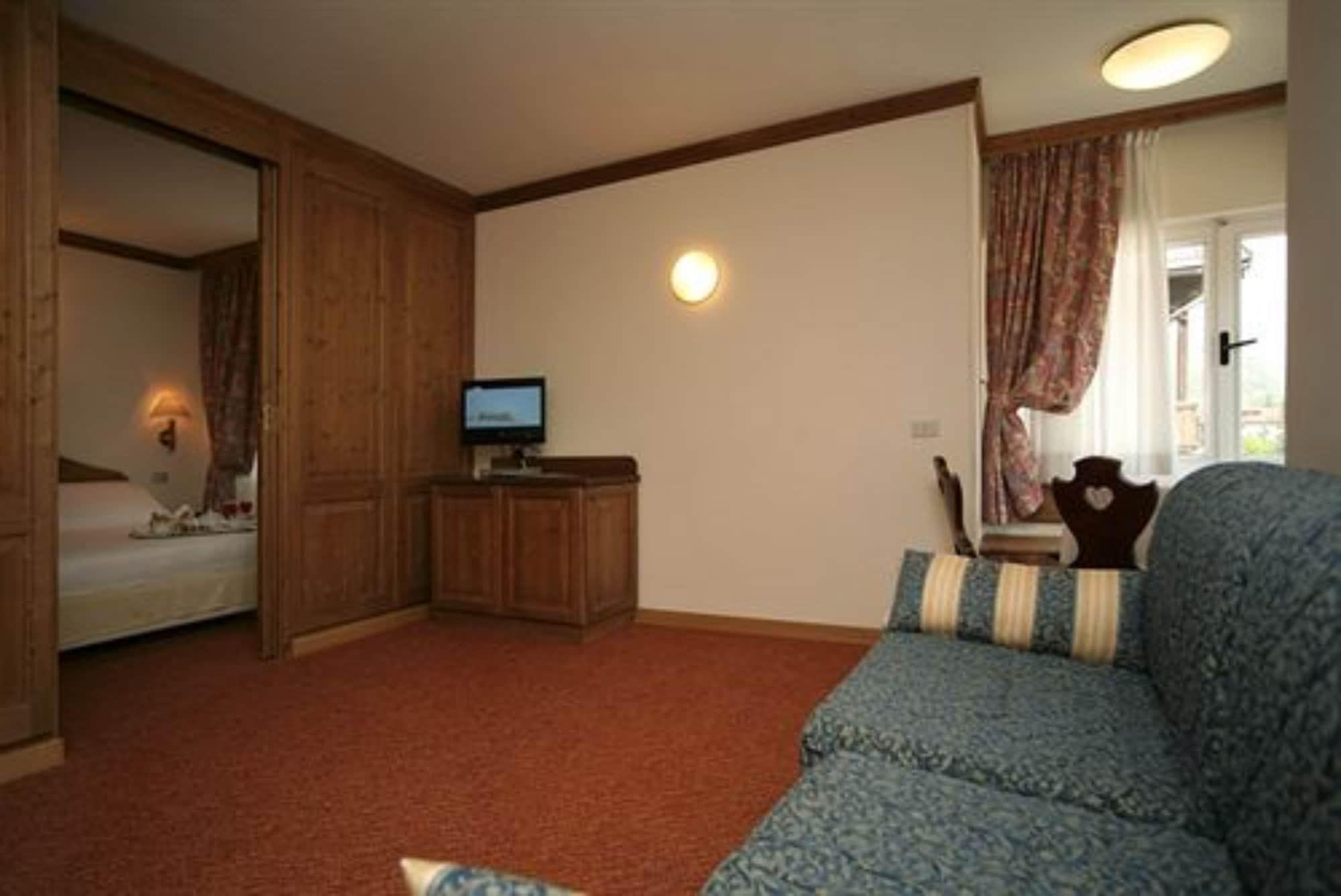 Hotel Alaska Cortina Cortina dʼAmpezzo Kültér fotó