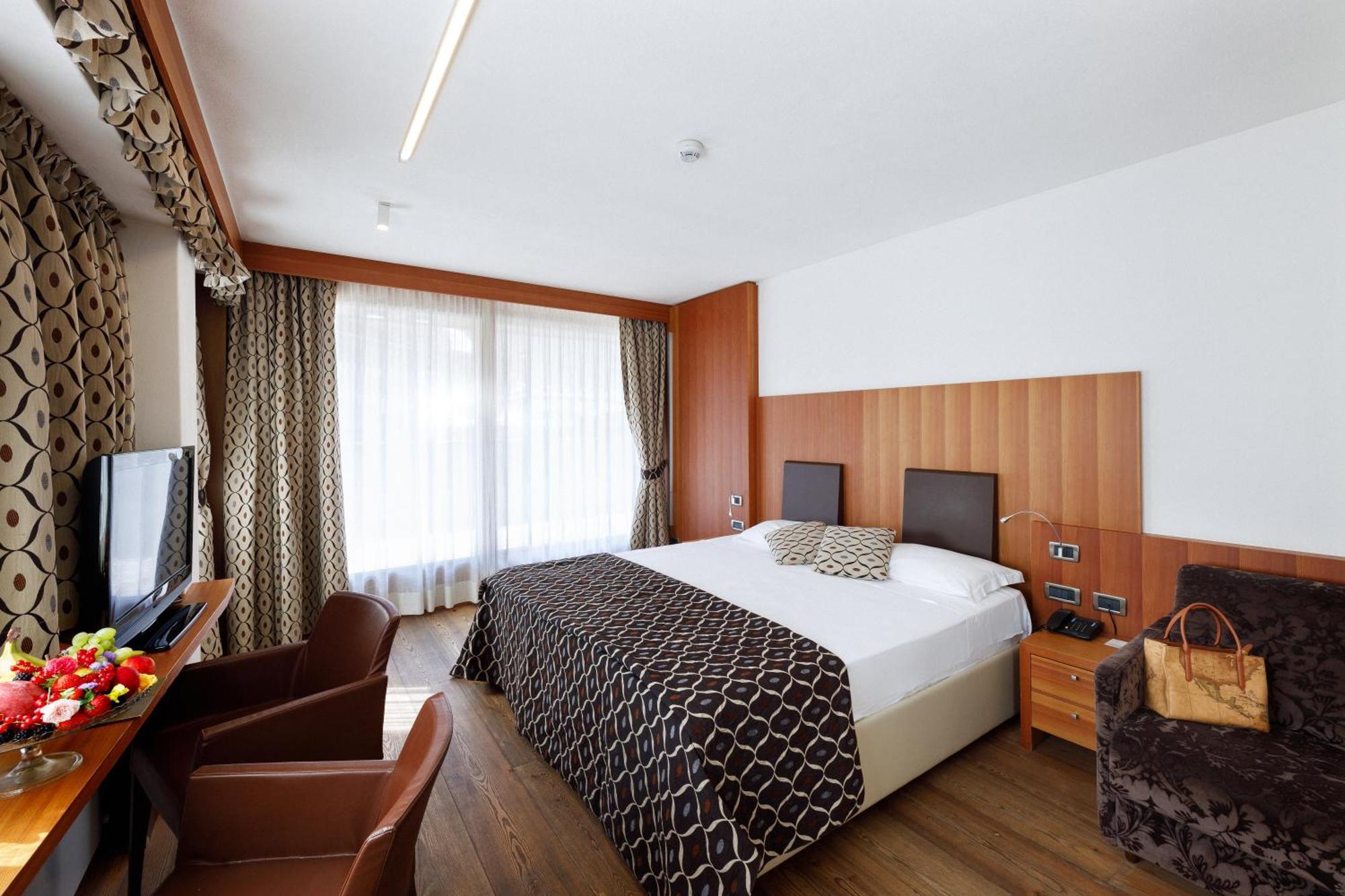 Hotel Alaska Cortina Cortina dʼAmpezzo Kültér fotó
