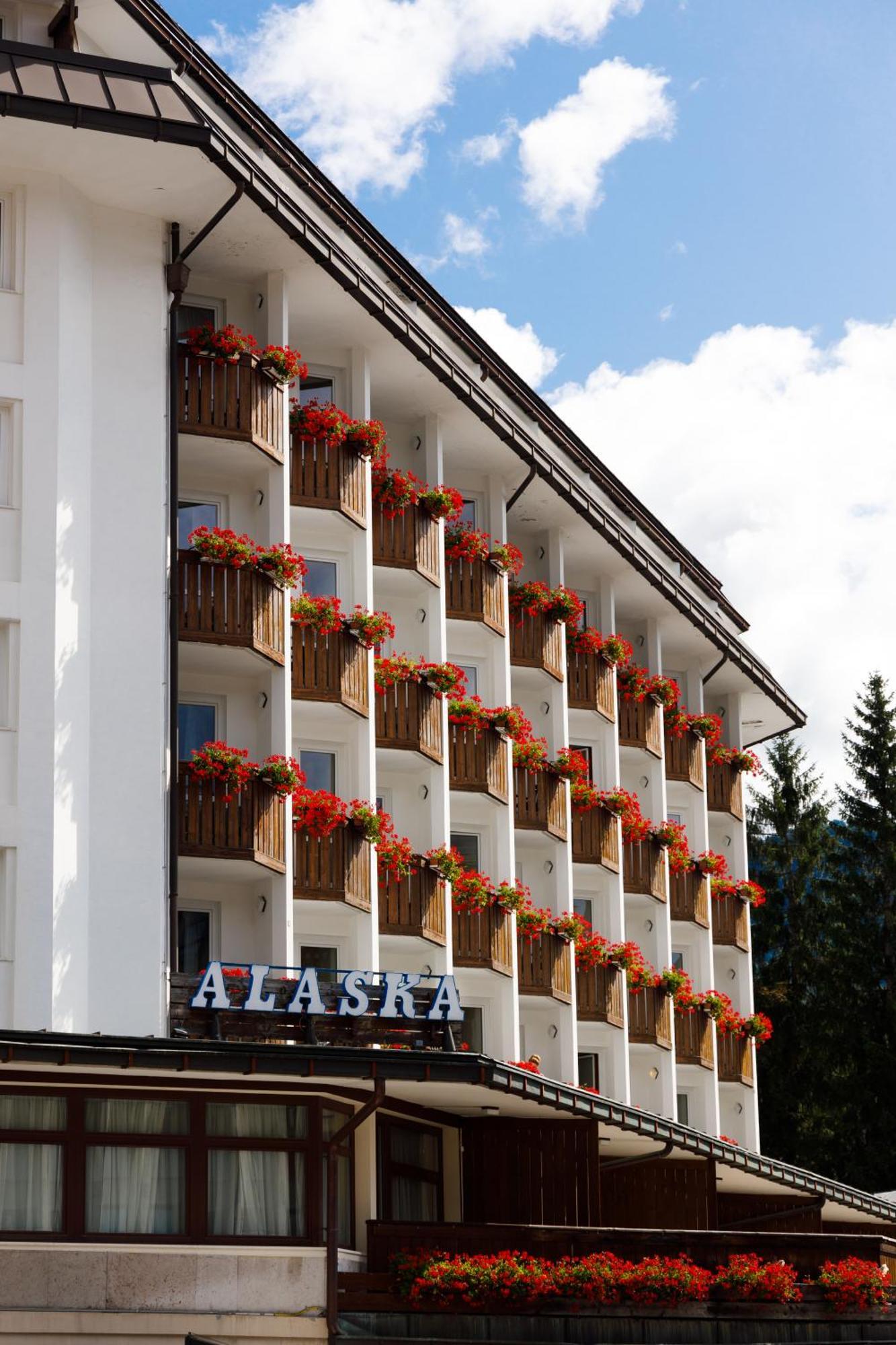 Hotel Alaska Cortina Cortina dʼAmpezzo Kültér fotó