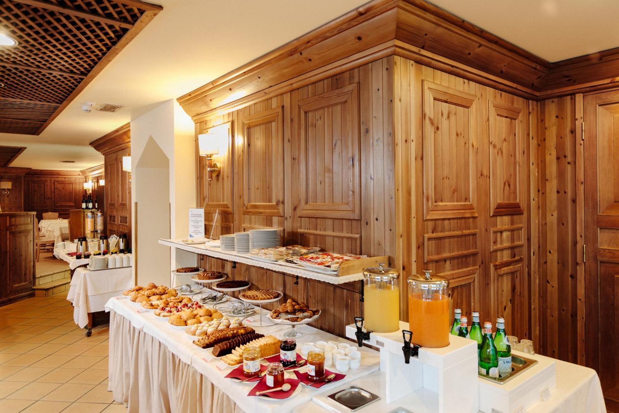 Hotel Alaska Cortina Cortina dʼAmpezzo Kültér fotó
